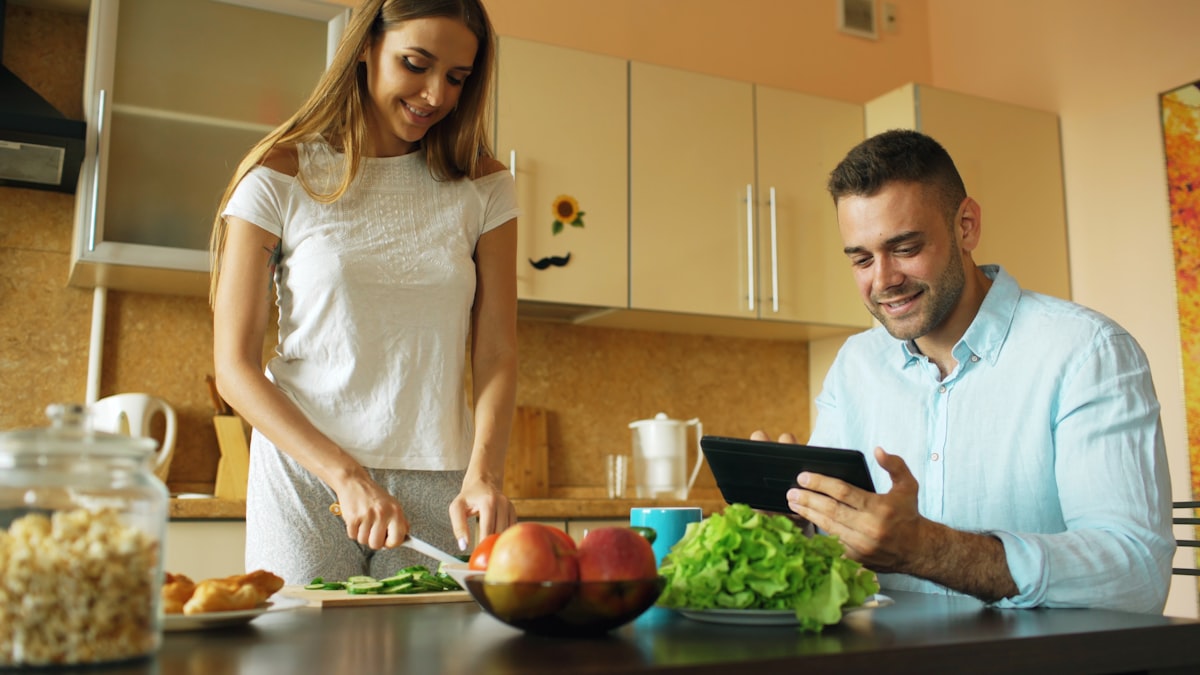 Marché avec fruits et légumes frais pour une alimentation naturelle et saine